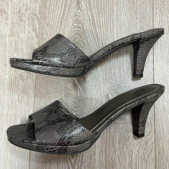 East 5th Slip On Sandal Heeled Reptile Snakeskin Print 8M - Picture 7 of 13